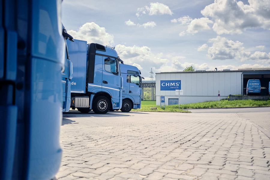 Mitarbeiterin im Labor bei der Arbeit
